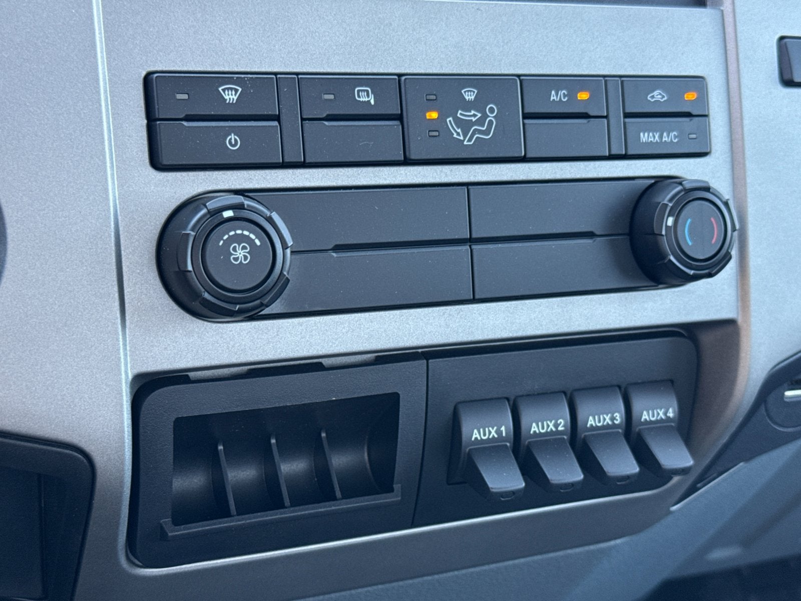 2027 Ford F-750SD Base
