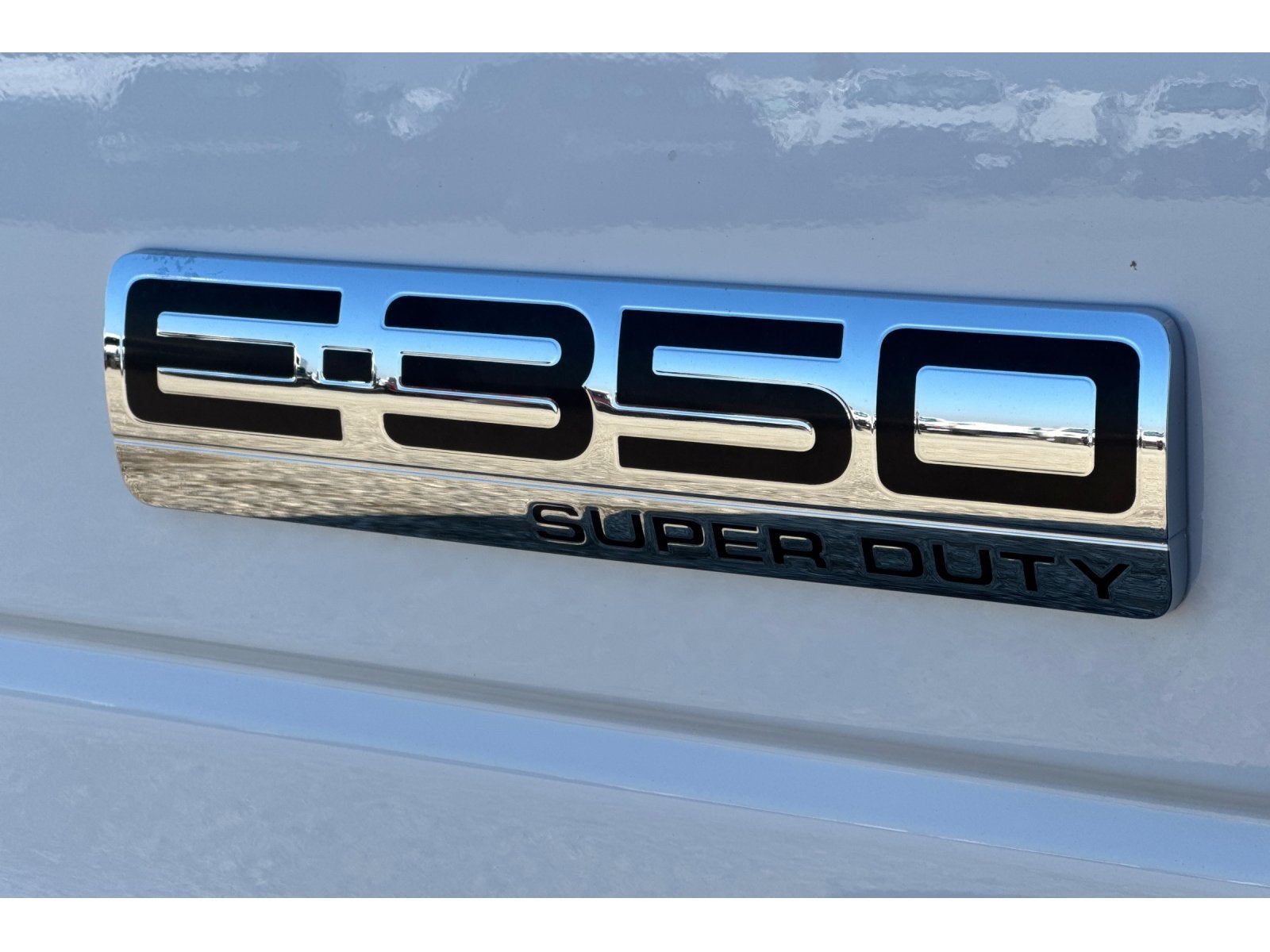 2025 Ford E-350SD Base Cutaway