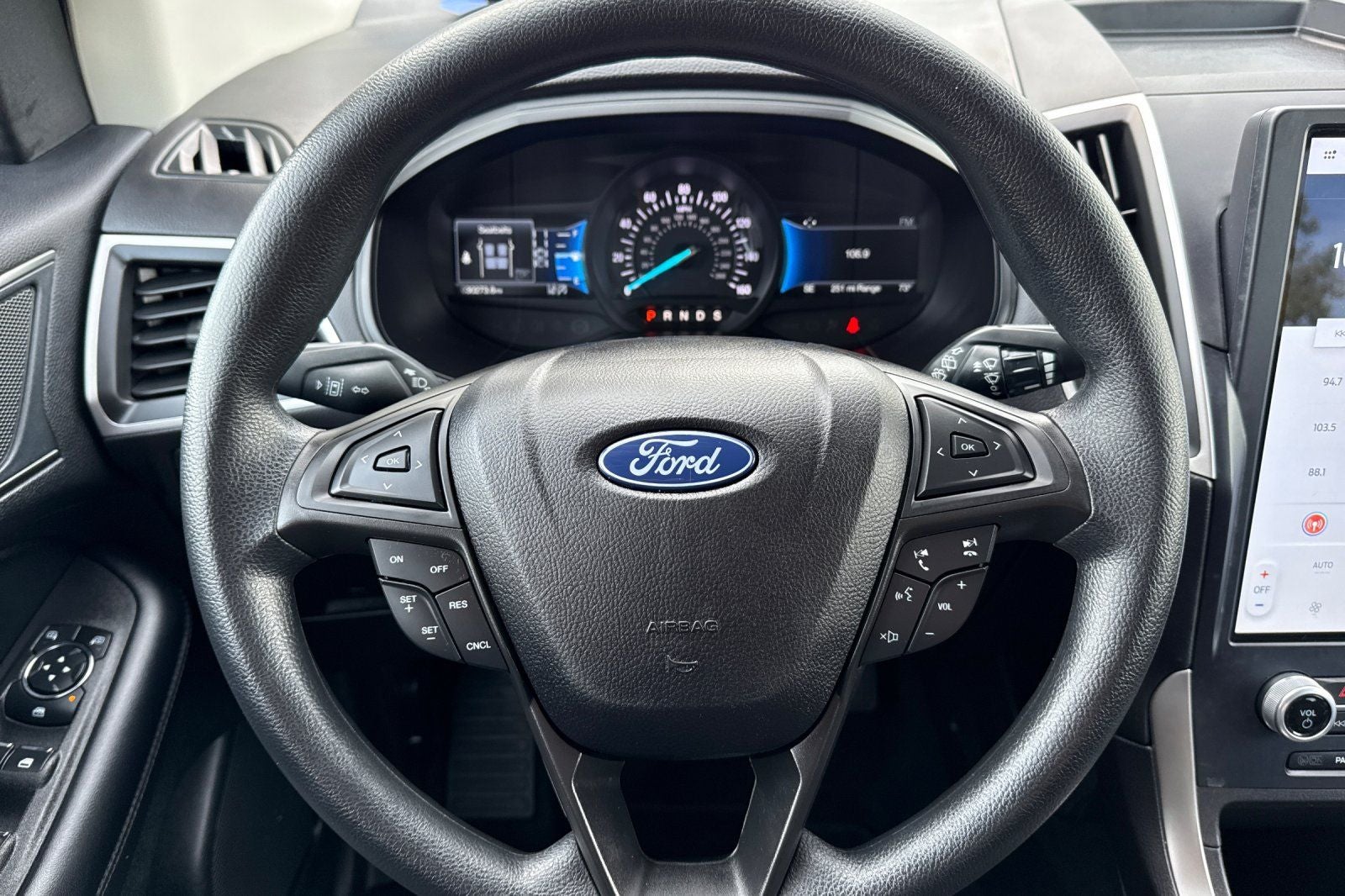 2023 Ford Edge SE
