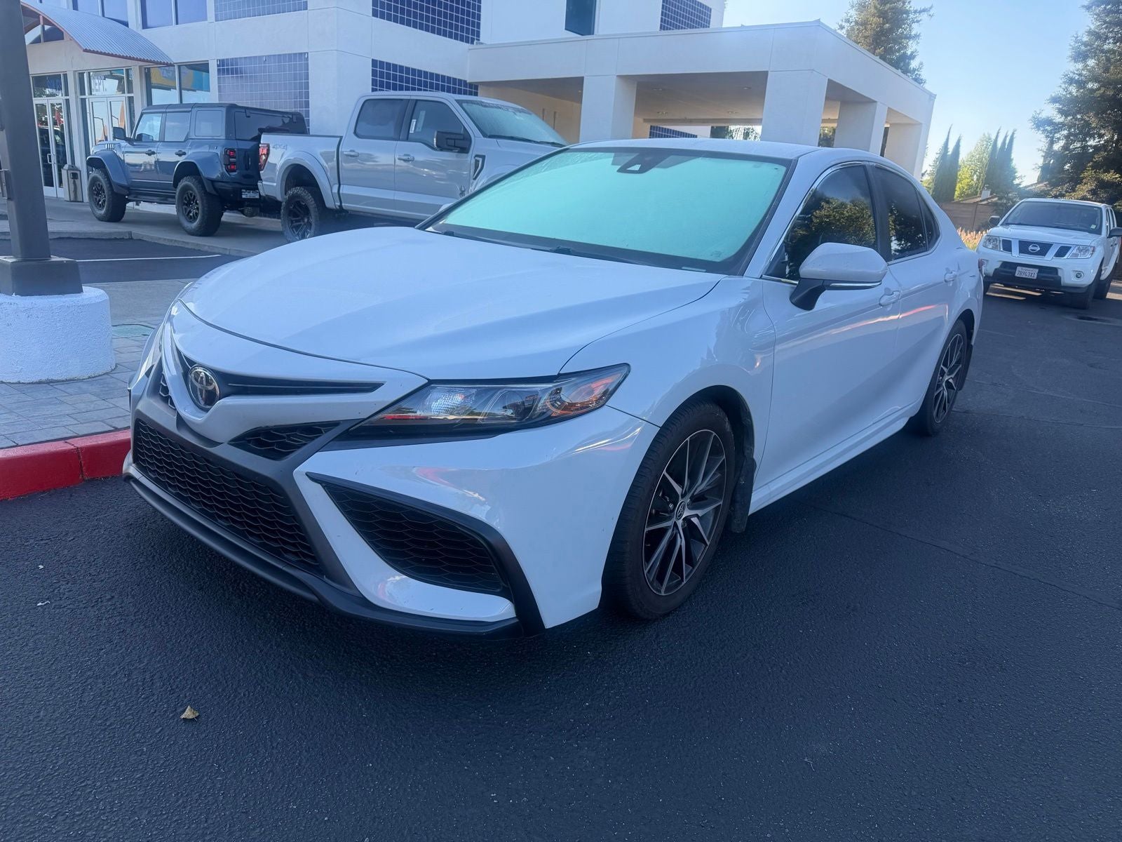 2022 Toyota Camry SE's photo