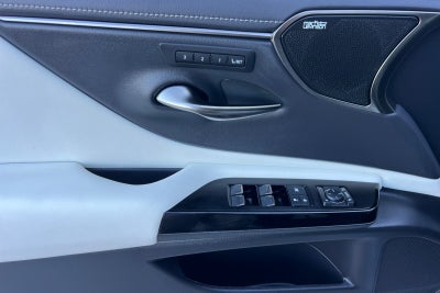 2024 Lexus ES 300h F SPORT Handling