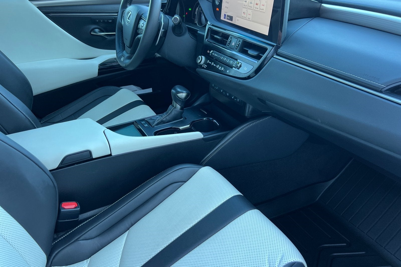 2024 Lexus ES 300h F SPORT Handling