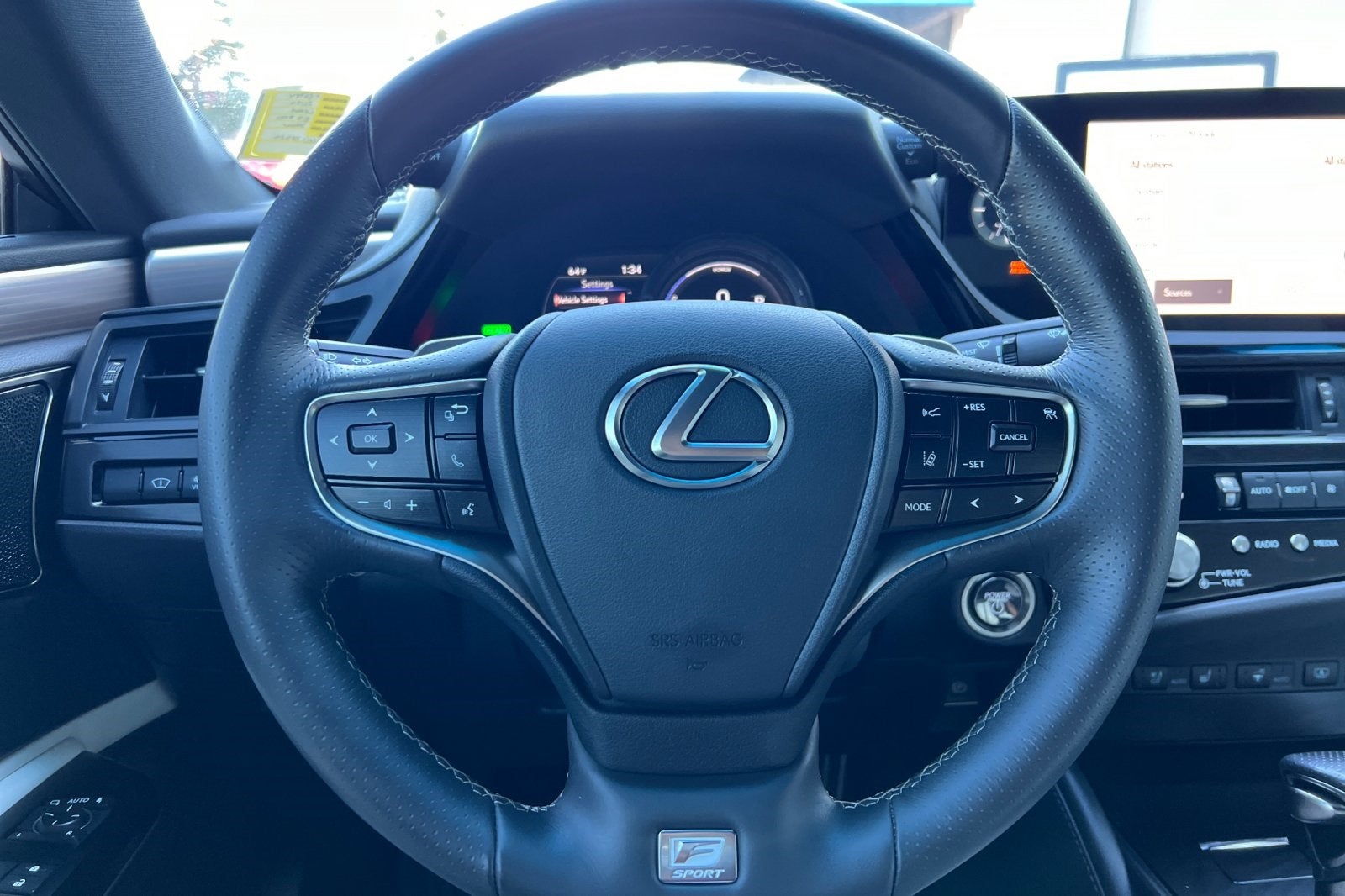 2024 Lexus ES 300h F SPORT Handling