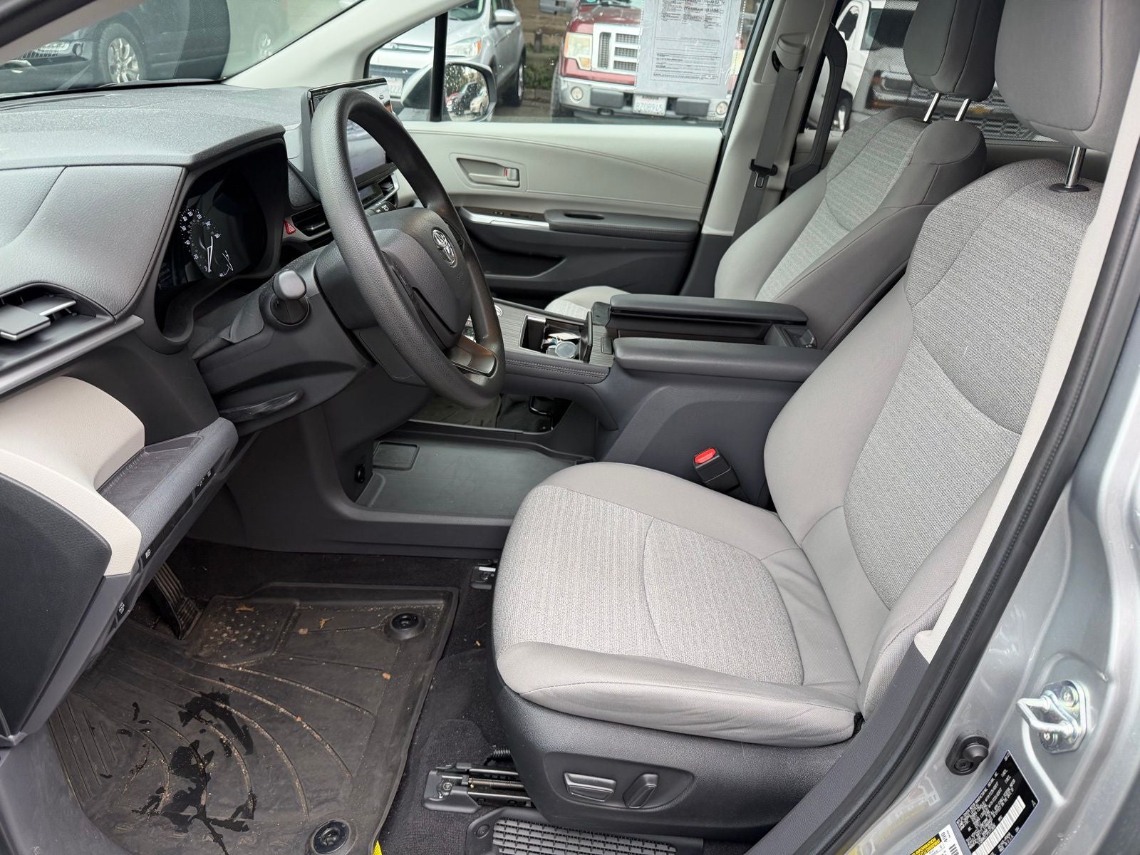 2023 Toyota Sienna LE 8 Passenger