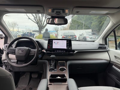 2023 Toyota Sienna LE 8 Passenger