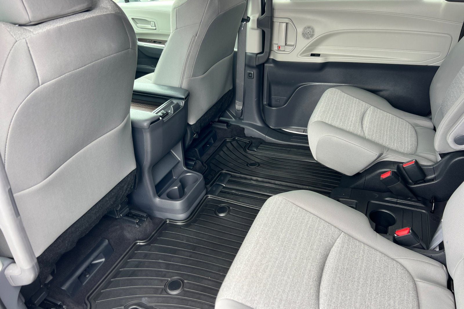 2023 Toyota Sienna LE 8 Passenger