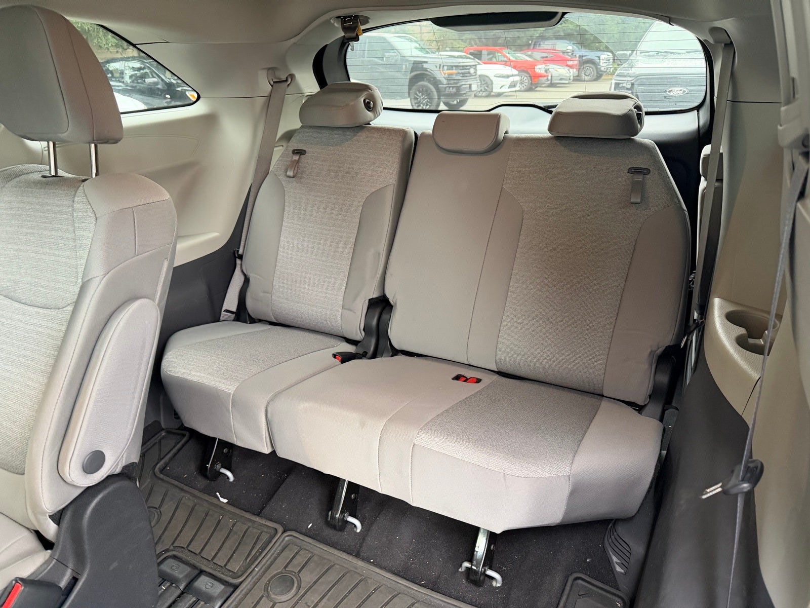 2023 Toyota Sienna LE 8 Passenger