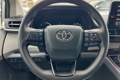 2023 Toyota Sienna LE 8 Passenger