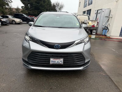 2023 Toyota Sienna LE 8 Passenger