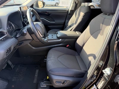 2024 Toyota Highlander LE