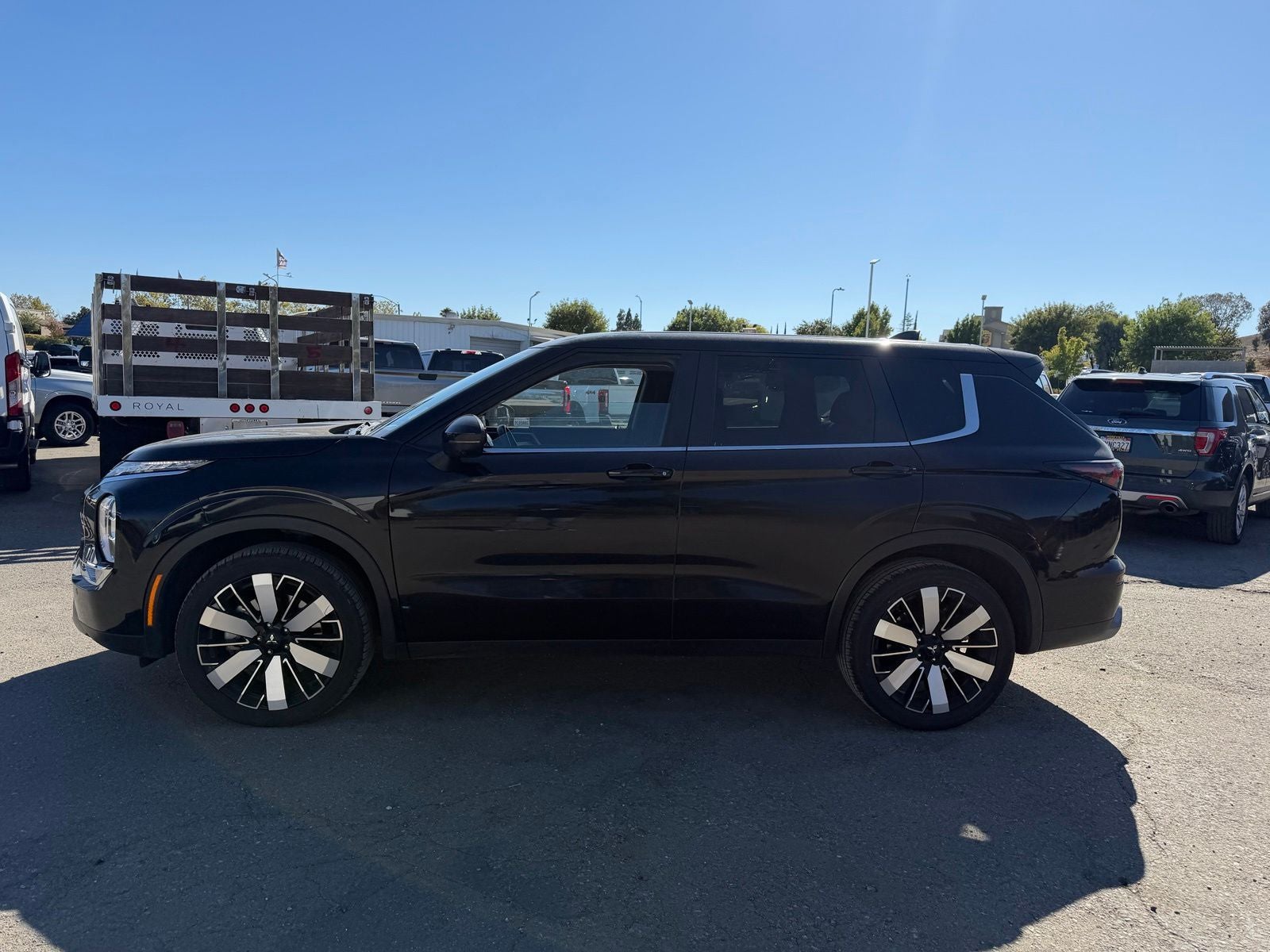 2025 Mitsubishi Outlander SE