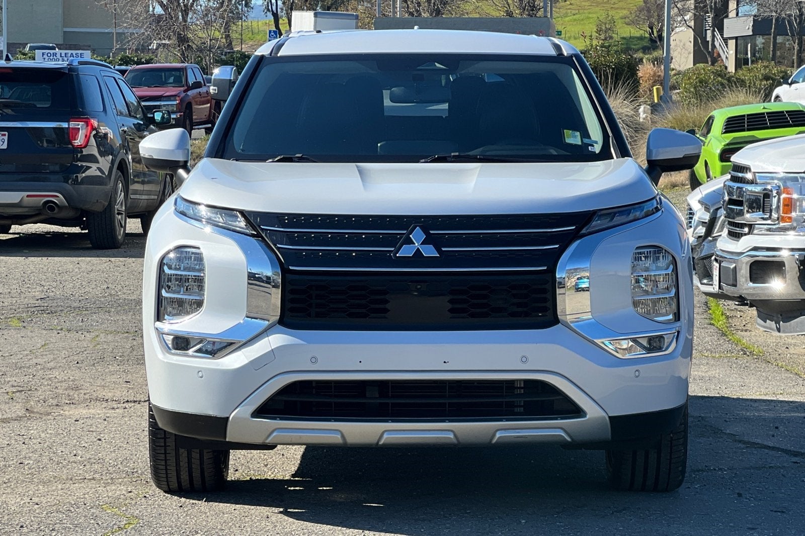 2024 Mitsubishi Outlander SE