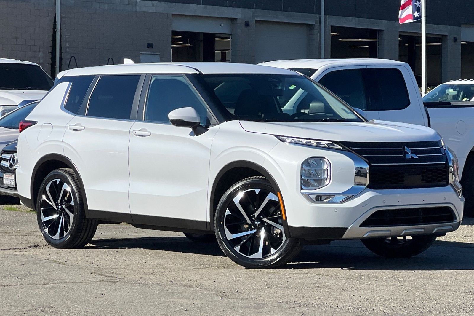 2024 Mitsubishi Outlander SE
