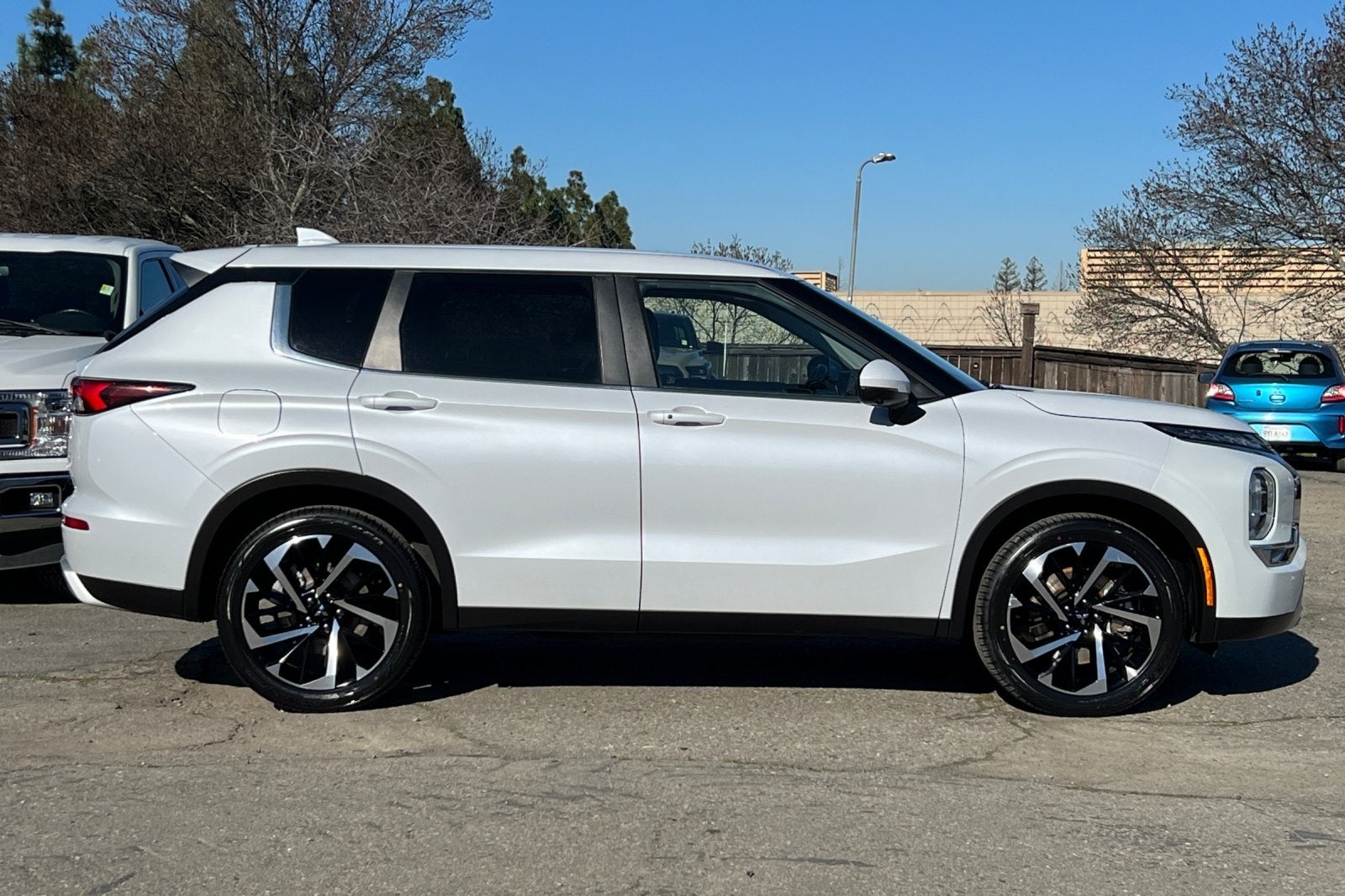 2024 Mitsubishi Outlander SE