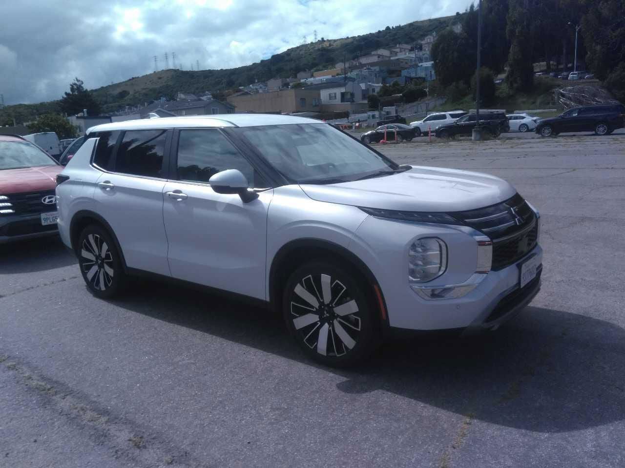 2025 Mitsubishi Outlander's photo