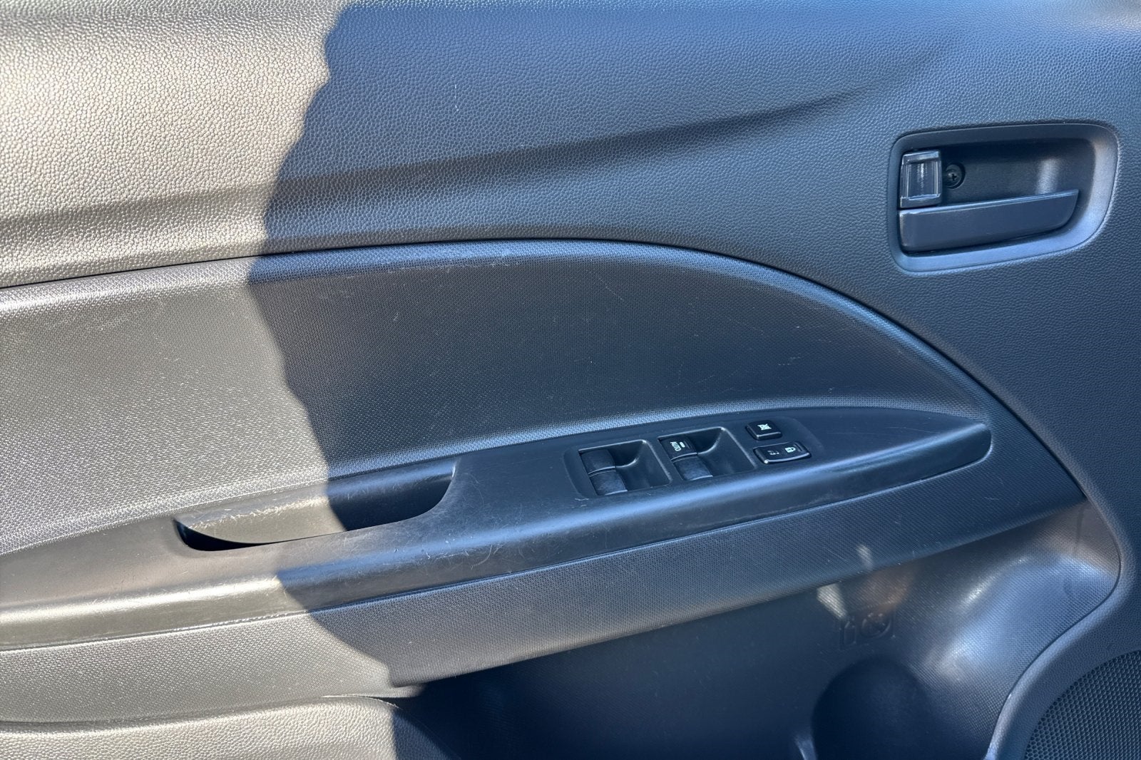 2022 Mitsubishi Mirage ES