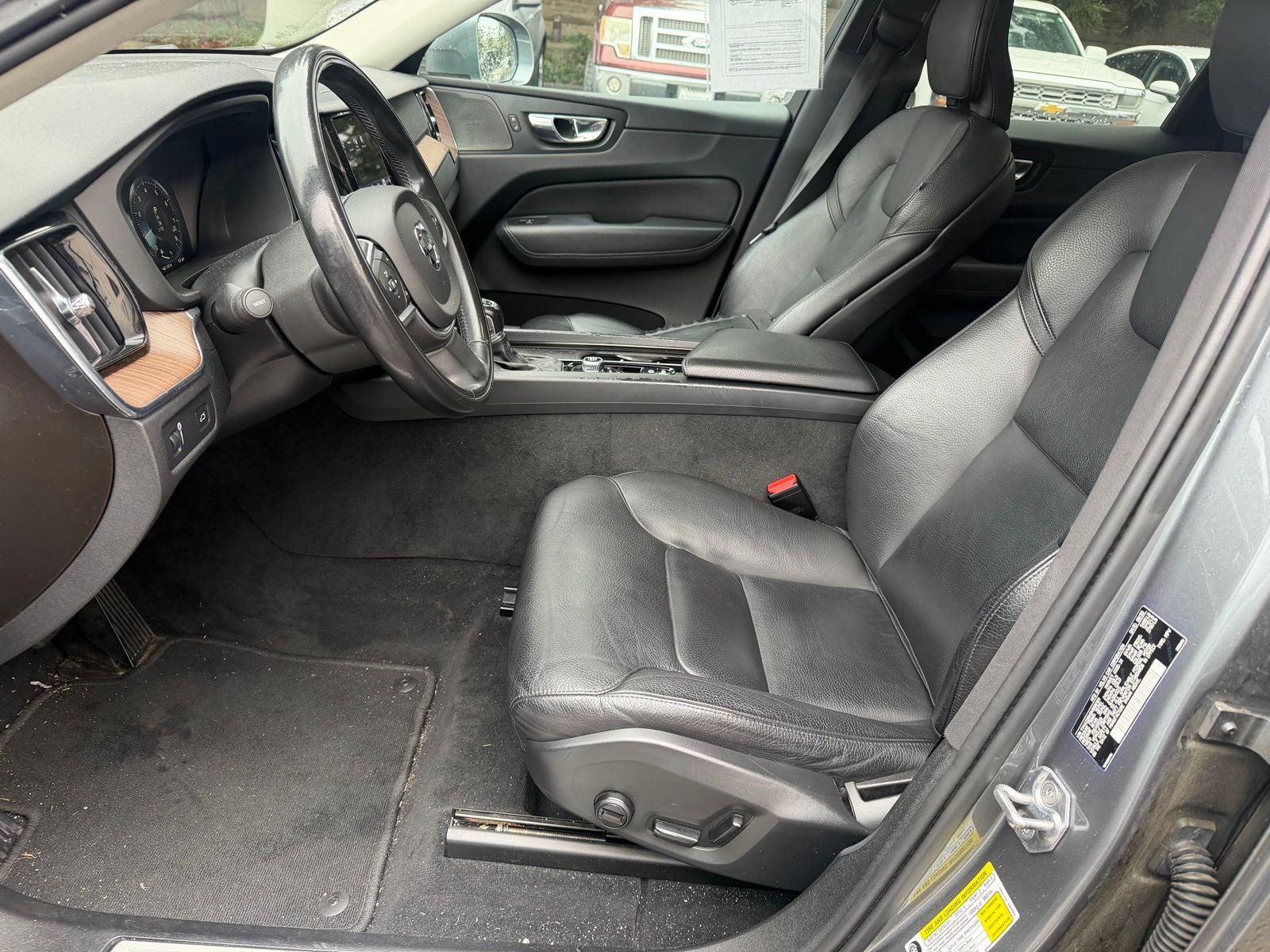 2021 Volvo XC60 T6 Momentum