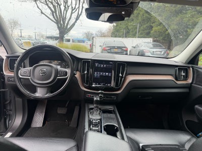 2021 Volvo XC60 T6 Momentum
