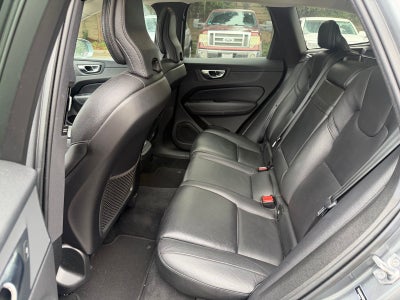2021 Volvo XC60 T6 Momentum