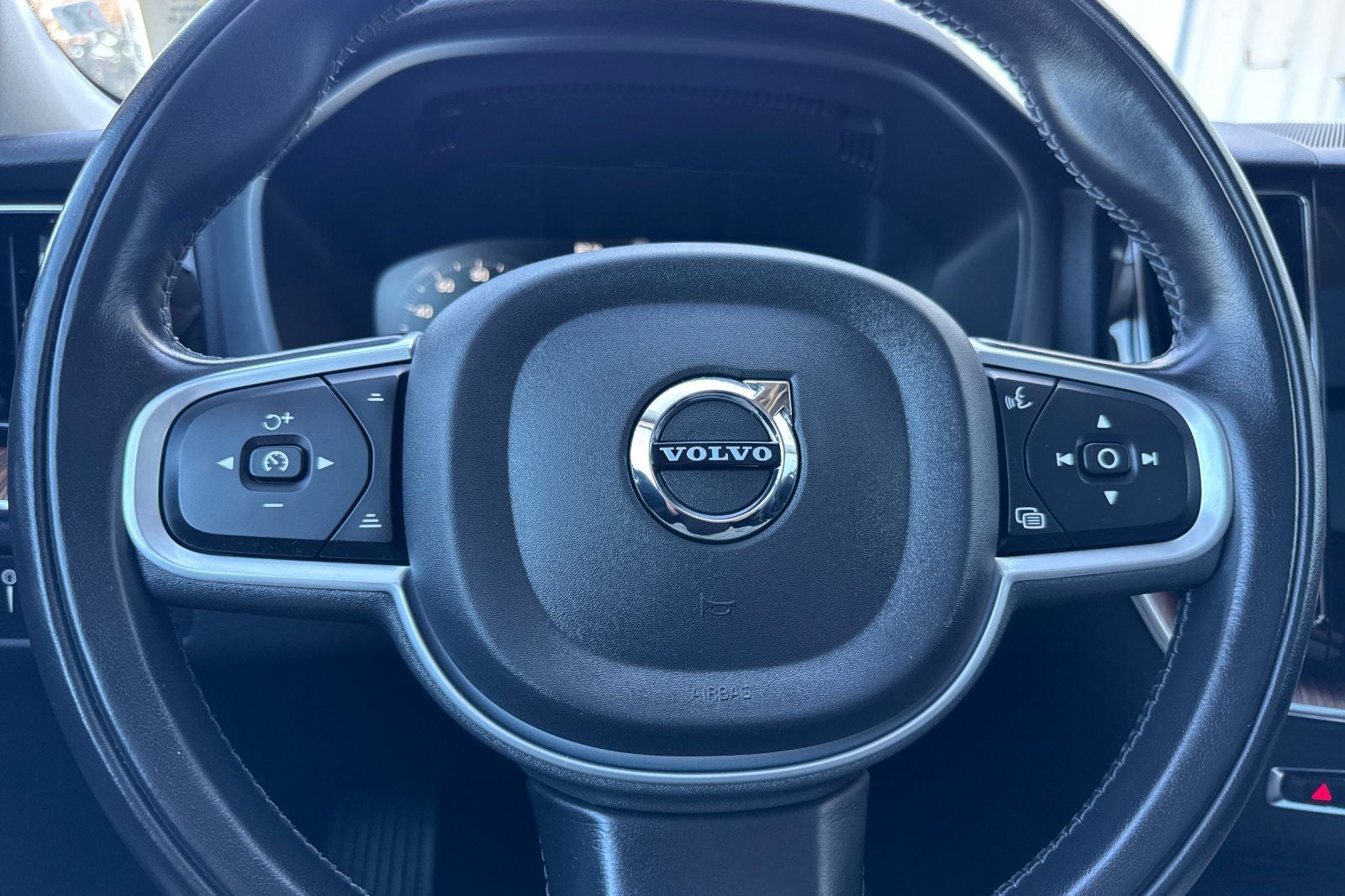 2021 Volvo XC60 T6 Momentum