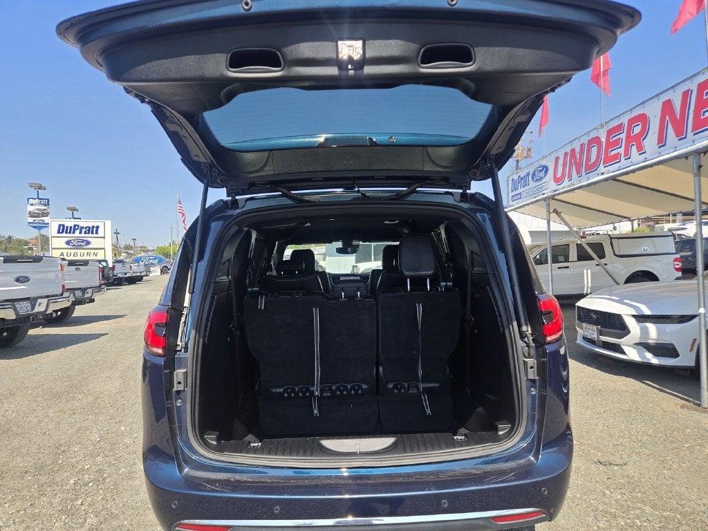 2025 Chrysler Pacifica Select