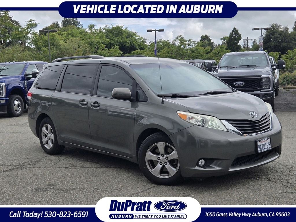 2013 Toyota Sienna LE 8 Passenger